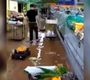 В Новомосковске после ливня затопило рынок: видео