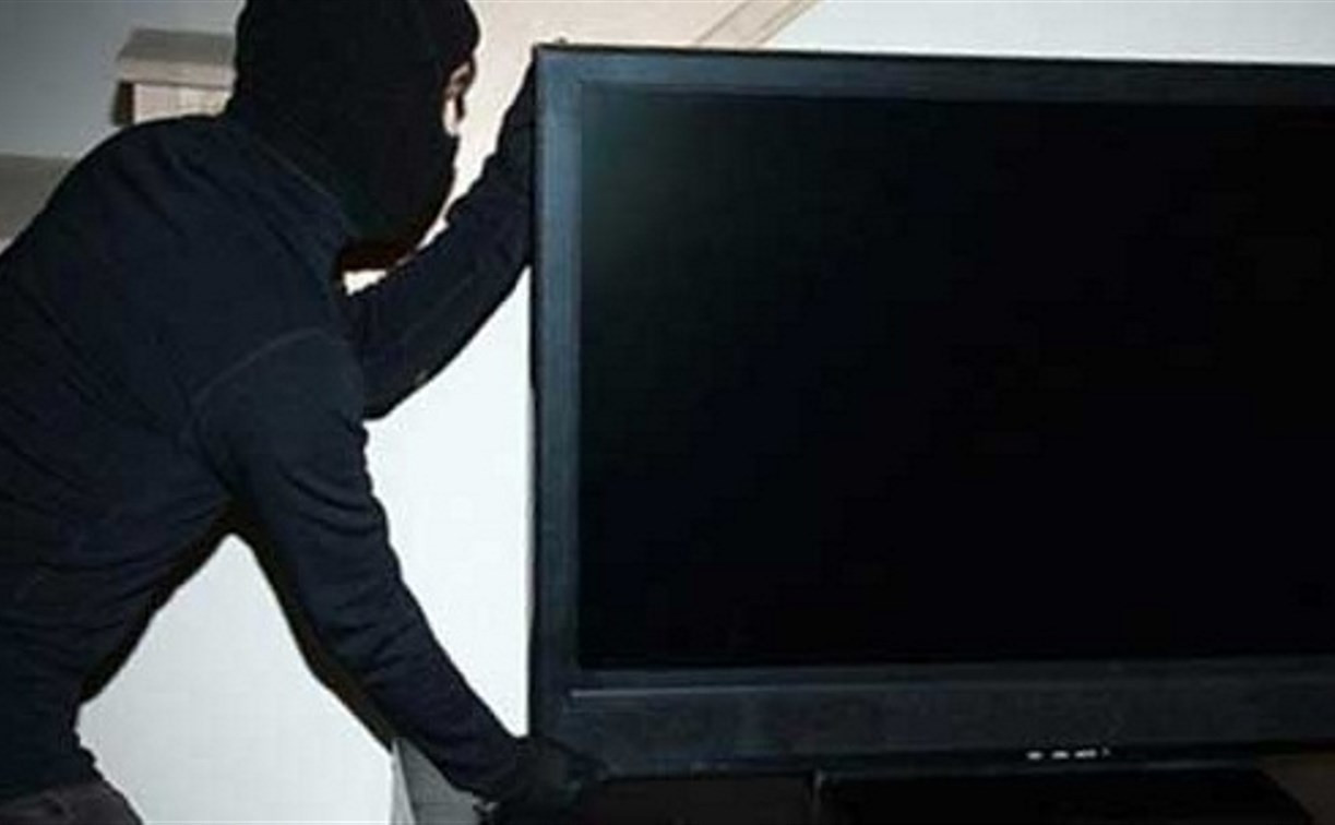 Житель Щекино украл из квартиры соседки телевизор