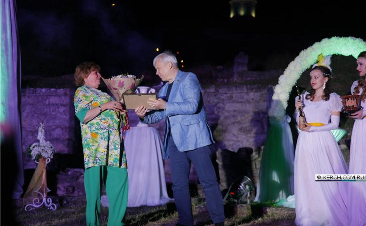 Тульские артисты показали «Призраков Эллады» на развалинах пританея