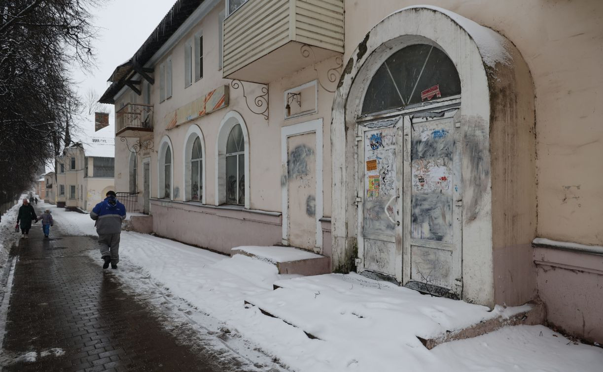 Жители дома по ул. Металлургов: «Мы оказались заложниками владельцев заброшенного магазина»