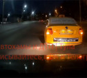 В Туле таксист едва не спровоцировал ДТП, сославшись на включенные «аварийки»