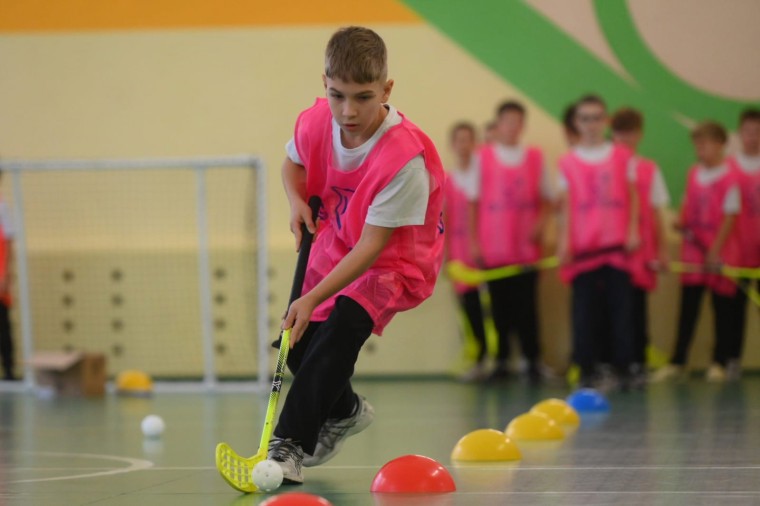 Шесть школ Тулы получили новое оборудование для флорбола