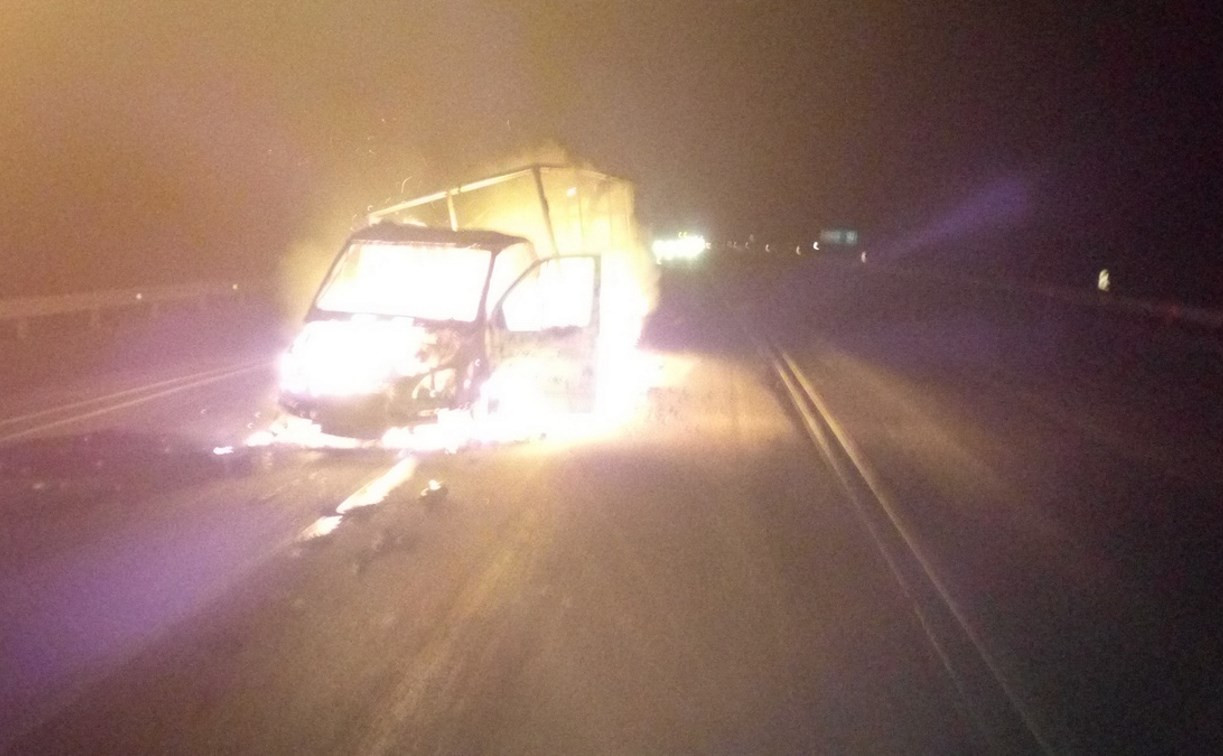 В Рязанской области грузовик с тульскими номерами загорелся после ДТП