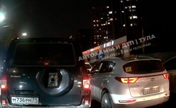 Никто не хотел уступать: В Туле засняли очень медленное ДТП