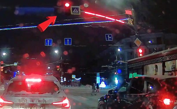 На пр. Ленина водитель дважды проехал на красный