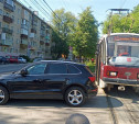 «Накажи автохама»: припаркованный Audi перекрыл движение трамваев