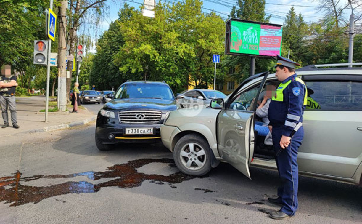 На ул. Станиславского столкнулись два кроссовера