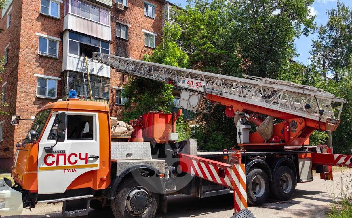 В Заречье пожарные спасли мужчину из горящей квартиры: фоторепортаж