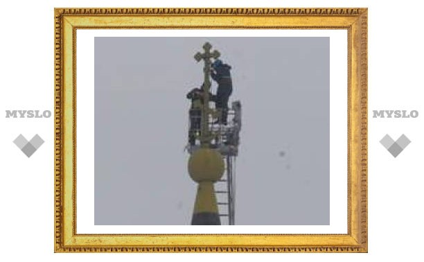 В Свято-Успенском храме реставрируют кресты