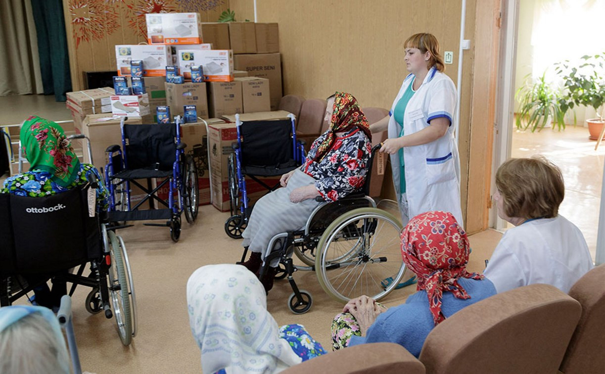 В Тульской области 39 ветеранов-инвалидов получили новые кресла-коляски с электроприводом