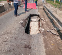 Движение по мосту в Хрущево ограничили из-за обрушения