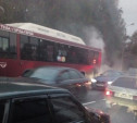 В Туле на улице Кауля загорелся пассажирский автобус