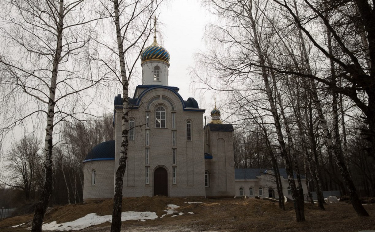 Митрополит Алексий освятил колокола храма в поселке Рождественский