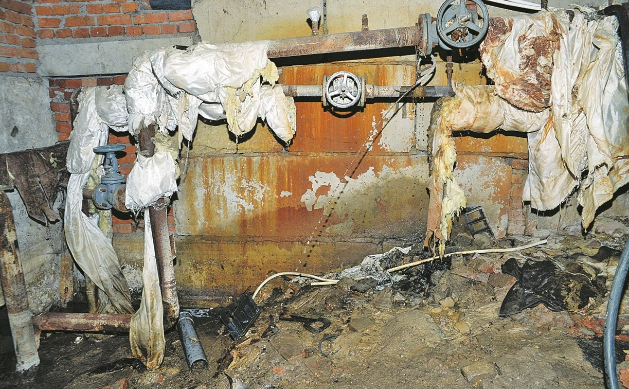 В Щекино жители десять лет борются за горячую воду, отопление и ремонт дома