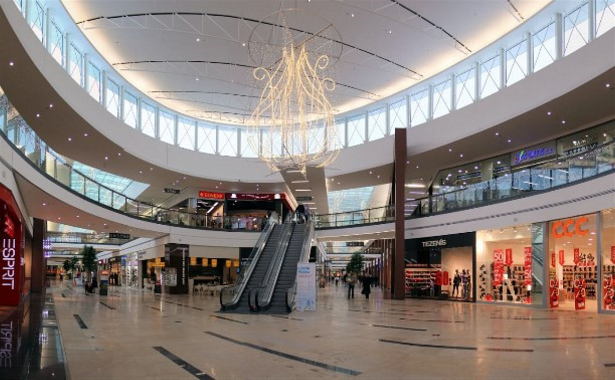 Посещаемость торговых центров перед Новым годом снизилась на 20%