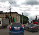 На ул. Колетвинова водитель Toyota не вытерпел очереди на поворот