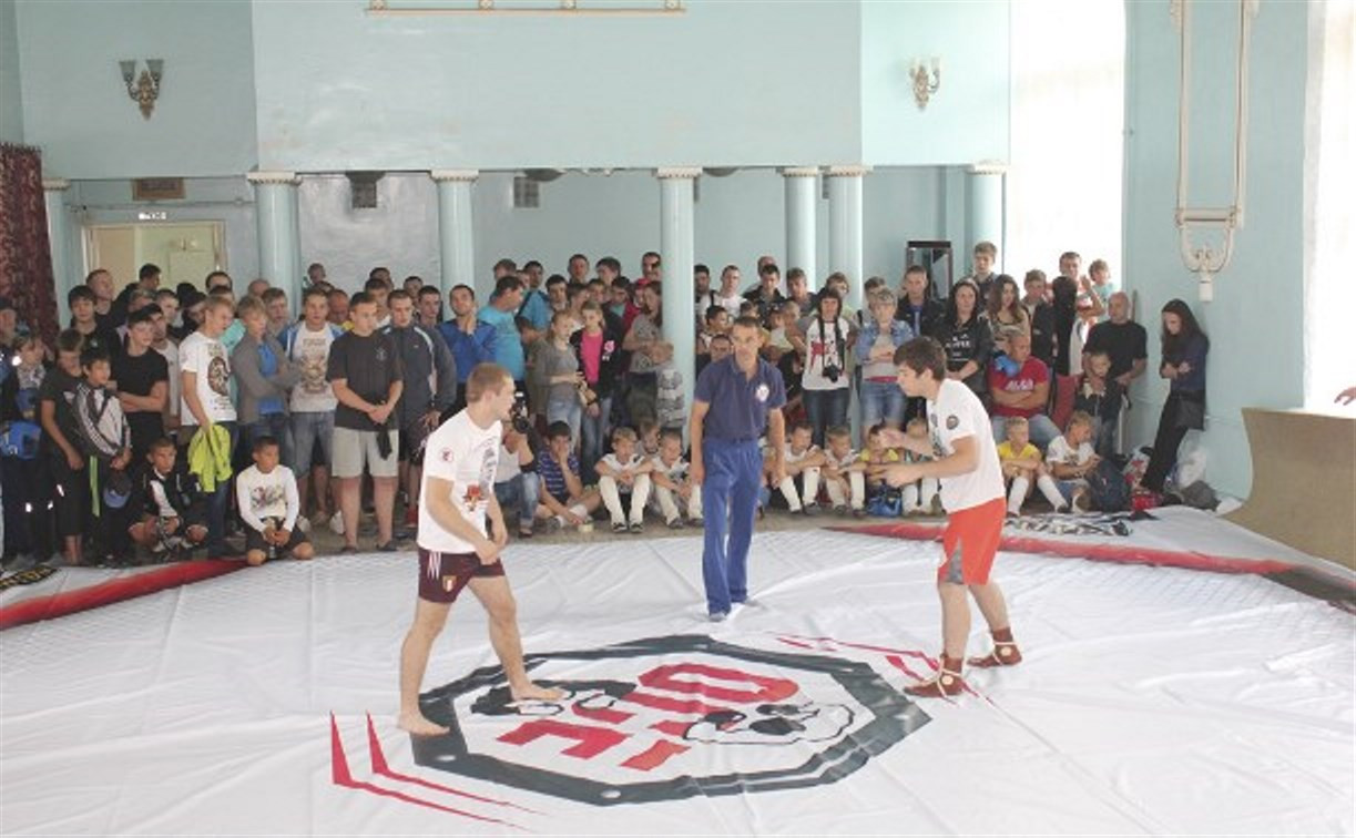 Тульские борцы приняли участие в алексинском турнире