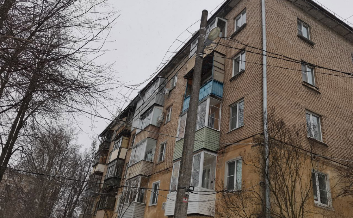 Снегозадержатели на крышах тульских домов оказались бесполезными