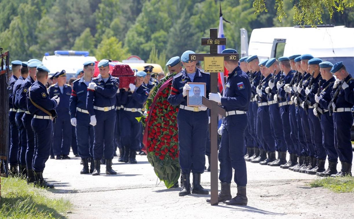 Погиб на Украине: В Веневе простились с гвардии старшим сержантом Олегом Дуткой