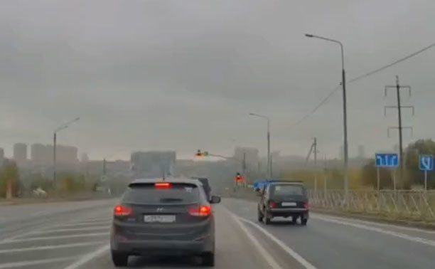 На Калужском шоссе водитель «Нивы» промчал, как ему удобно