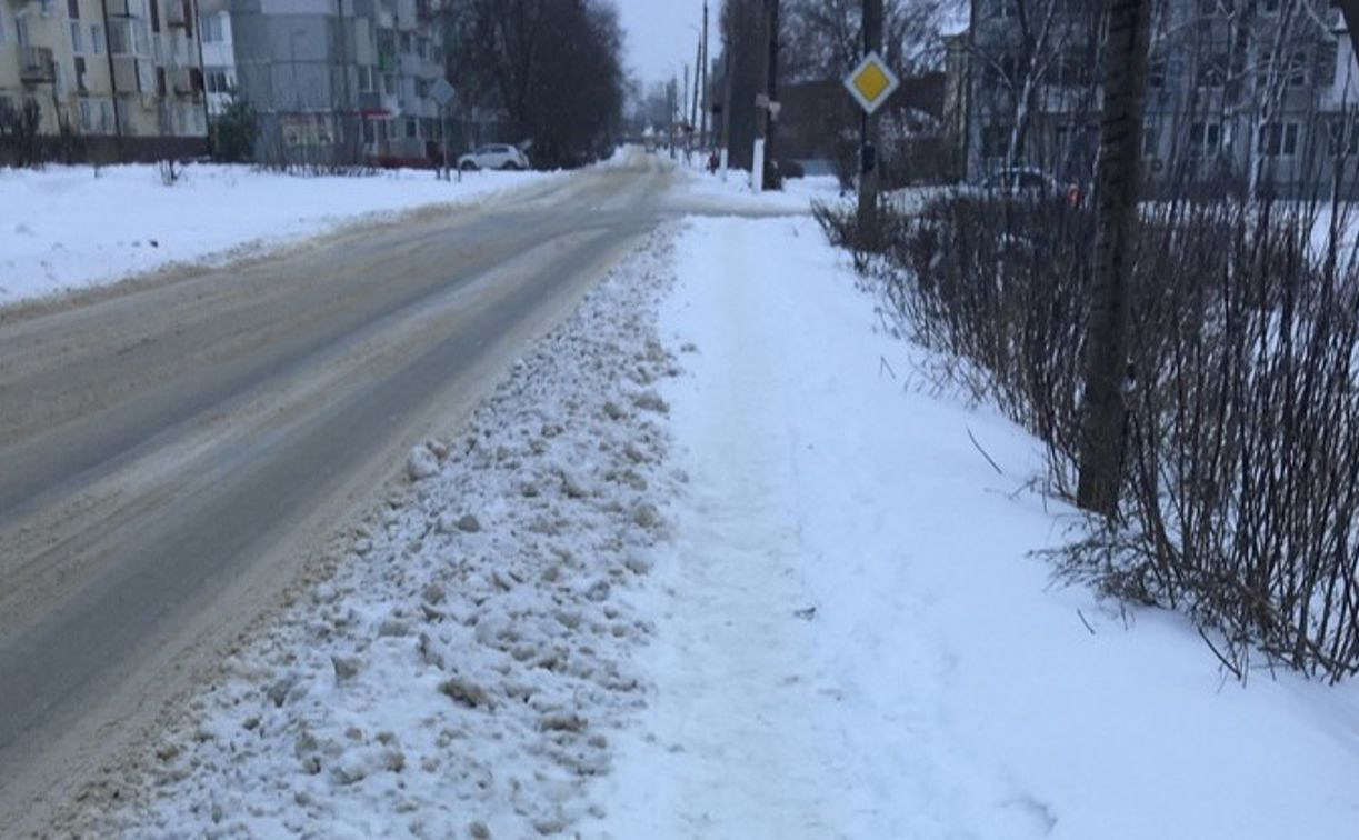 «Просим выслать бригаду с лопатами из правительства»: жительница Узловой заклинает чиновников убрать город от снега
