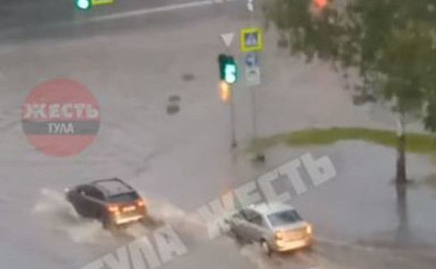 В Туле после дождя затопило Красноармейский проспект