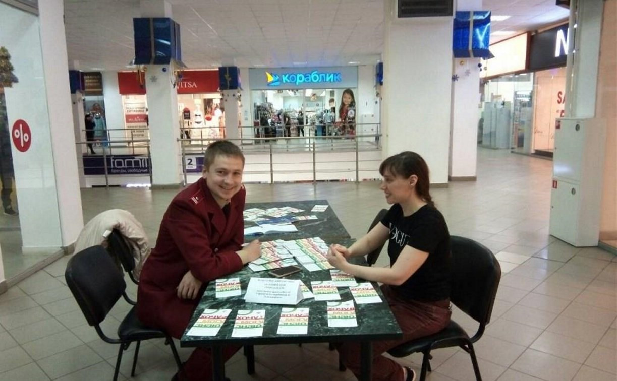 Сотрудники Роспотребнадзора консультируют туляков в торговых центрах