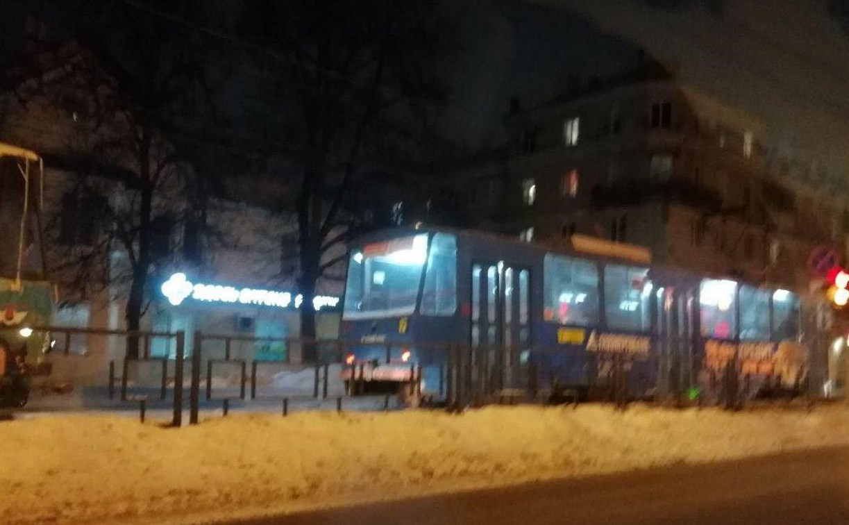 На улице Металлургов в Туле встали трамваи