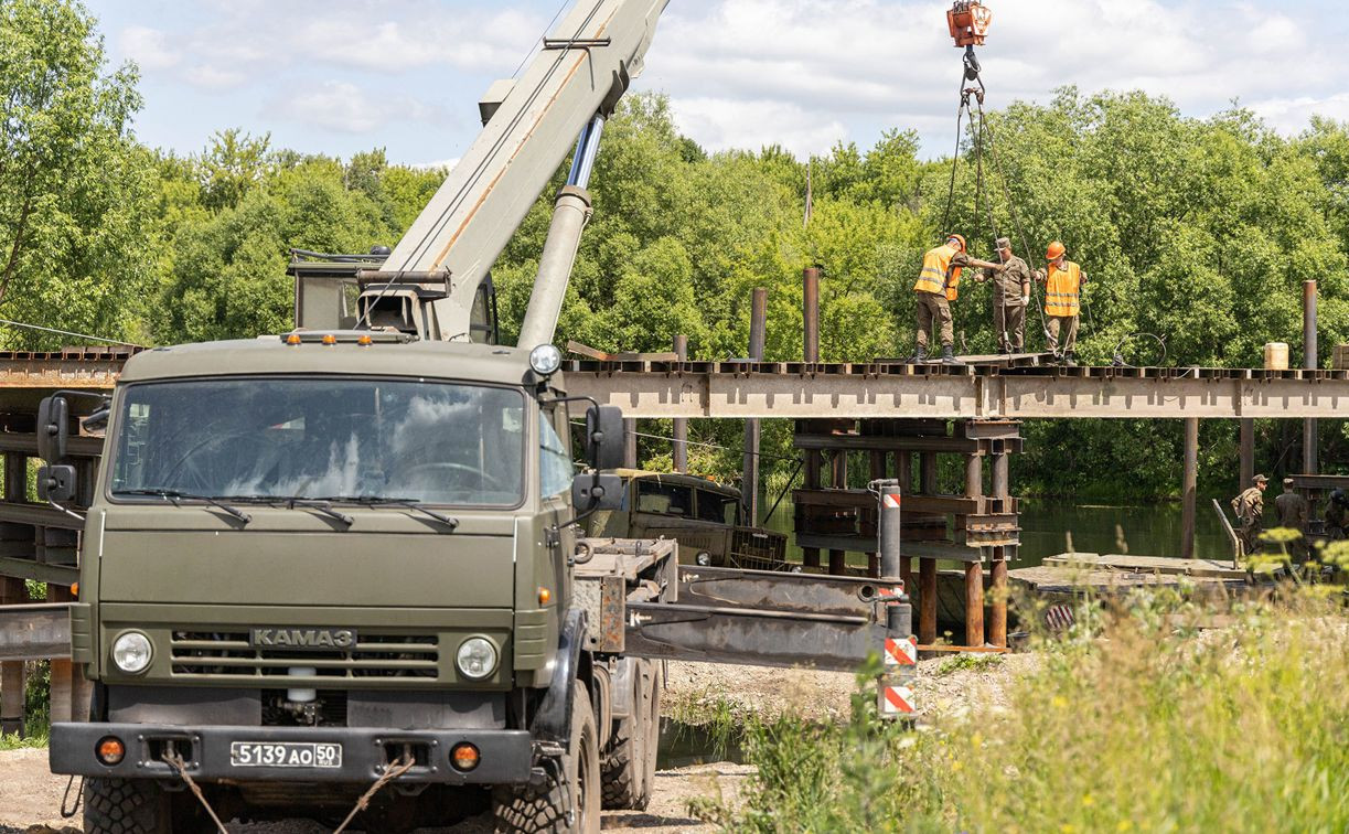 В Тульской области военные восстанавливают мосты, пострадавшие от аномального половодья