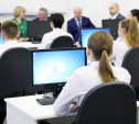 «Полипласт Новомосковск» подарил новомосковской школе №25 современный компьютерный класс