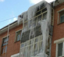 Жители Алексина жалуются на огромные сосульки на крышах