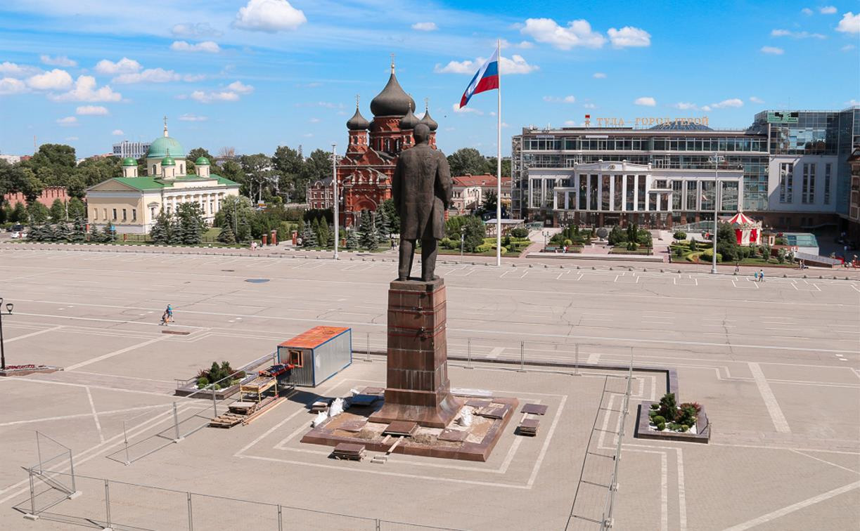 В Туле начался ремонт постамента памятника Ленину