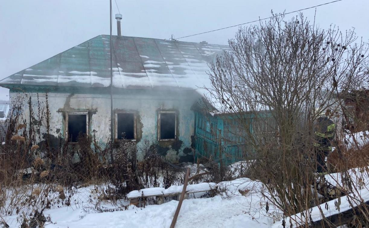 В горящем доме в Туле погиб мужчина