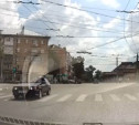 На пр. Ленина водитель открыл новый способ проезда перекрестка