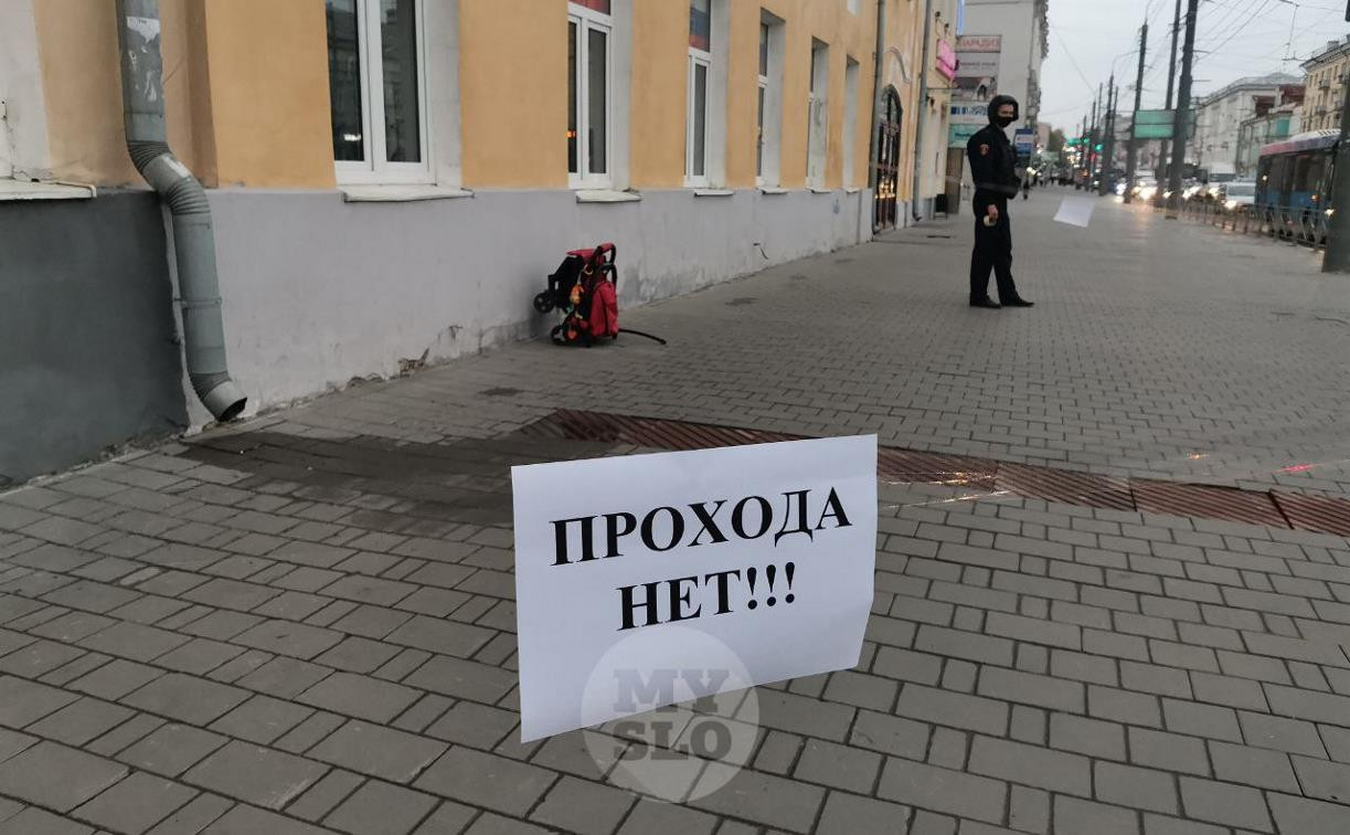 Росгвардия и МЧС на проспекте Ленина: обнаружена бесхозная коляска 