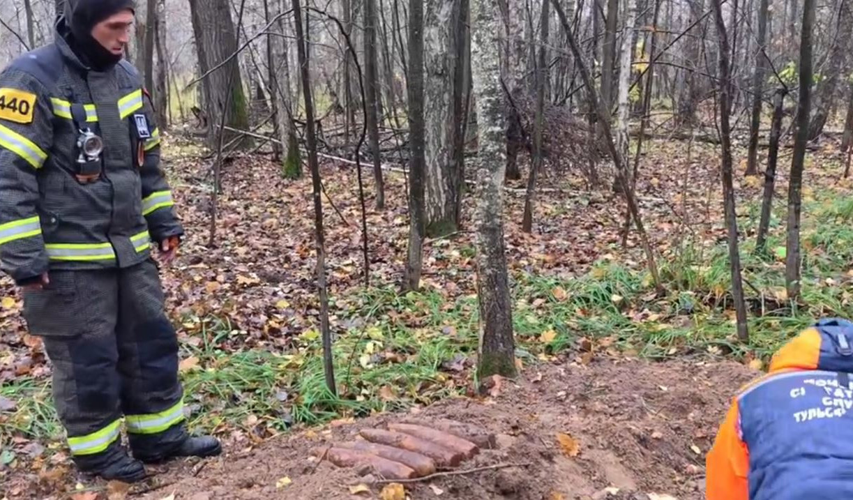 Тульские поисковики показали, как уничтожают боеприпасы времён ВОВ: видео