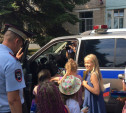 В новомосковском лагере сотрудники ГИБДД показали детям патрульные машины