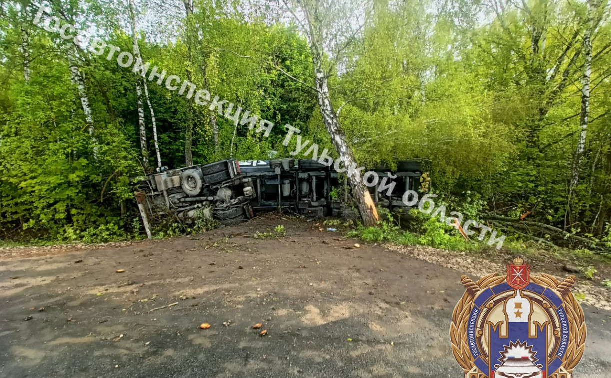 В Чернском районе фура улетела в кювет 