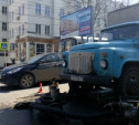 «Тулгорводоканал» откачивает воду из канализации на проспекте Ленина