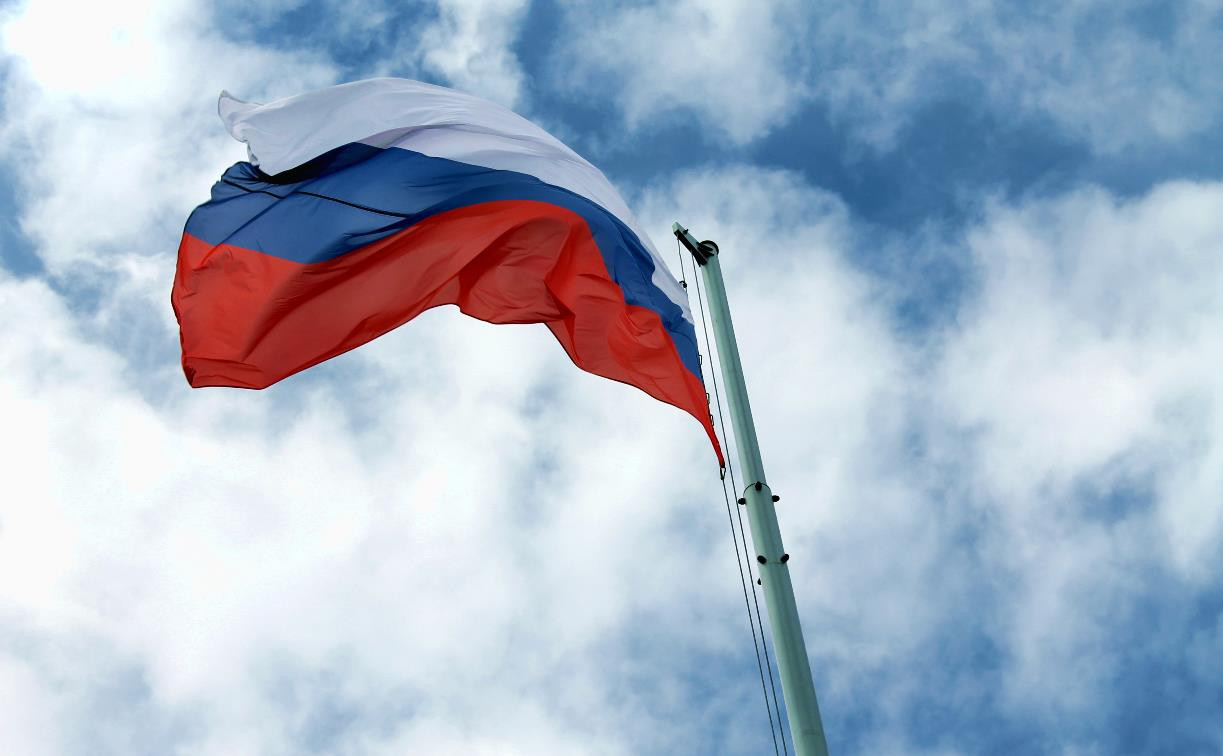 В российских школах будут поднимать национальный флаг