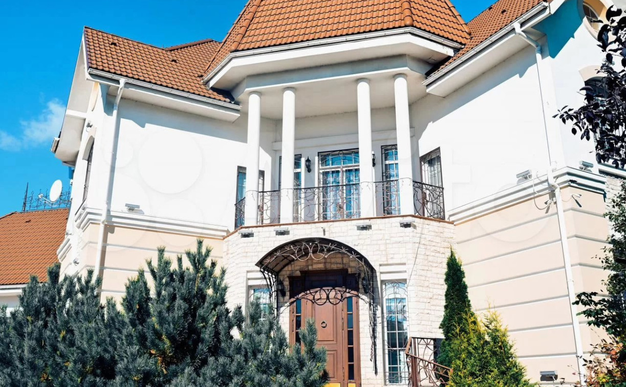 В Туле за 150 млн рублей продают дом-дворец