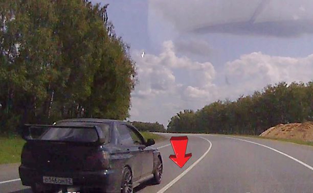 На веневской дороге водитель рискнул жизнью во время обгона