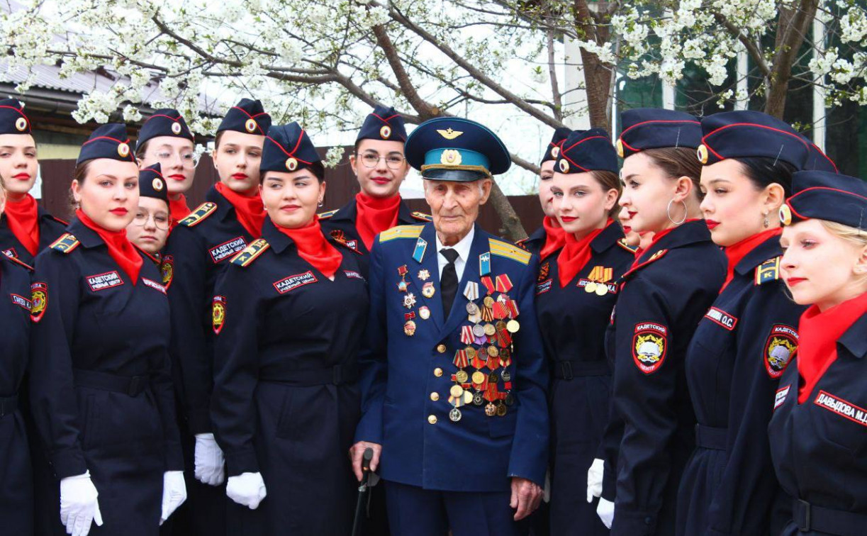 В Туле проходит акция «Парад у дома Ветерана»