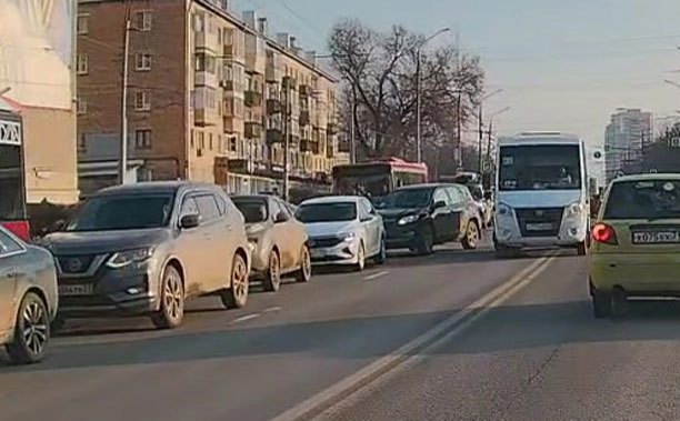 Лобовое ДТП едва не устроил в Туле спешащий водитель маршрутки