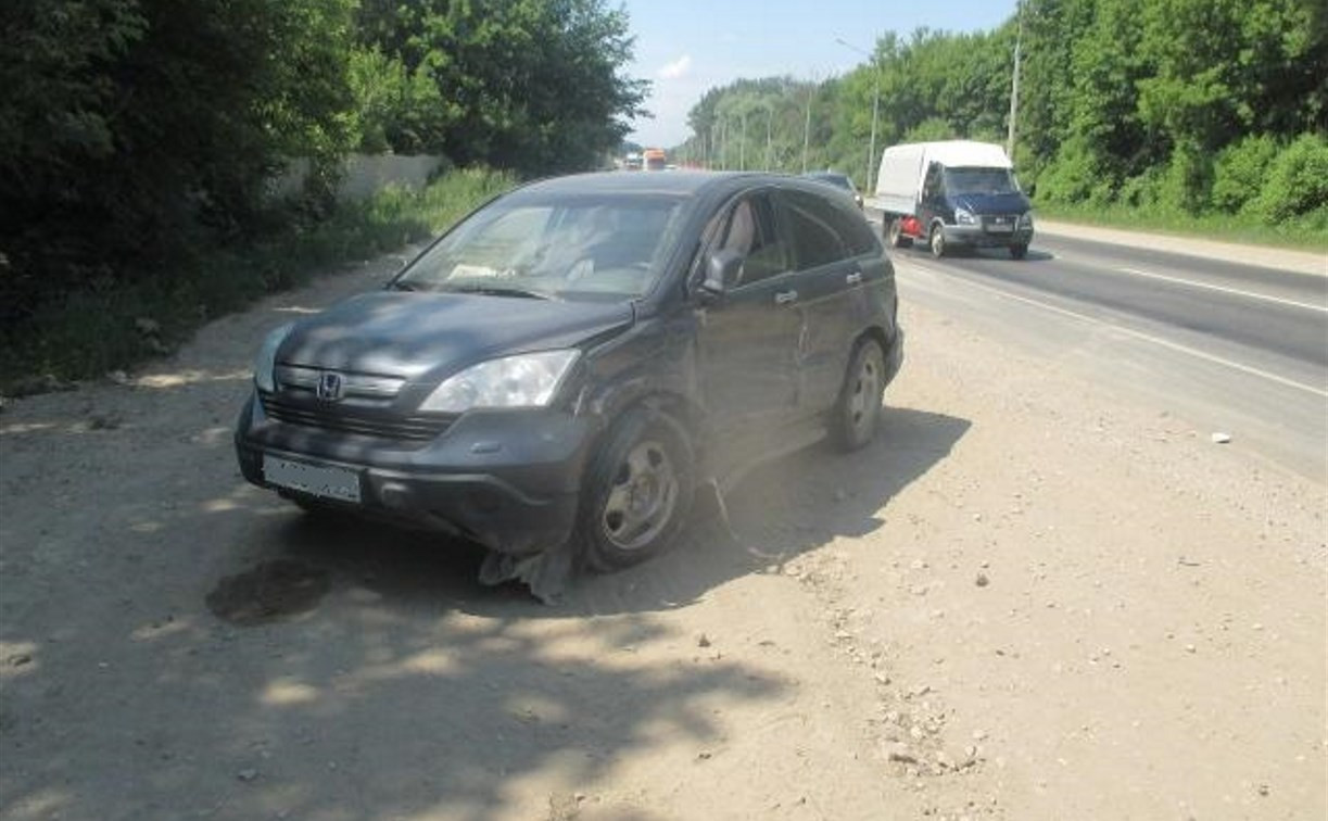 На трассе Тула-Новомосковск Nissan Almera снес две легковушки