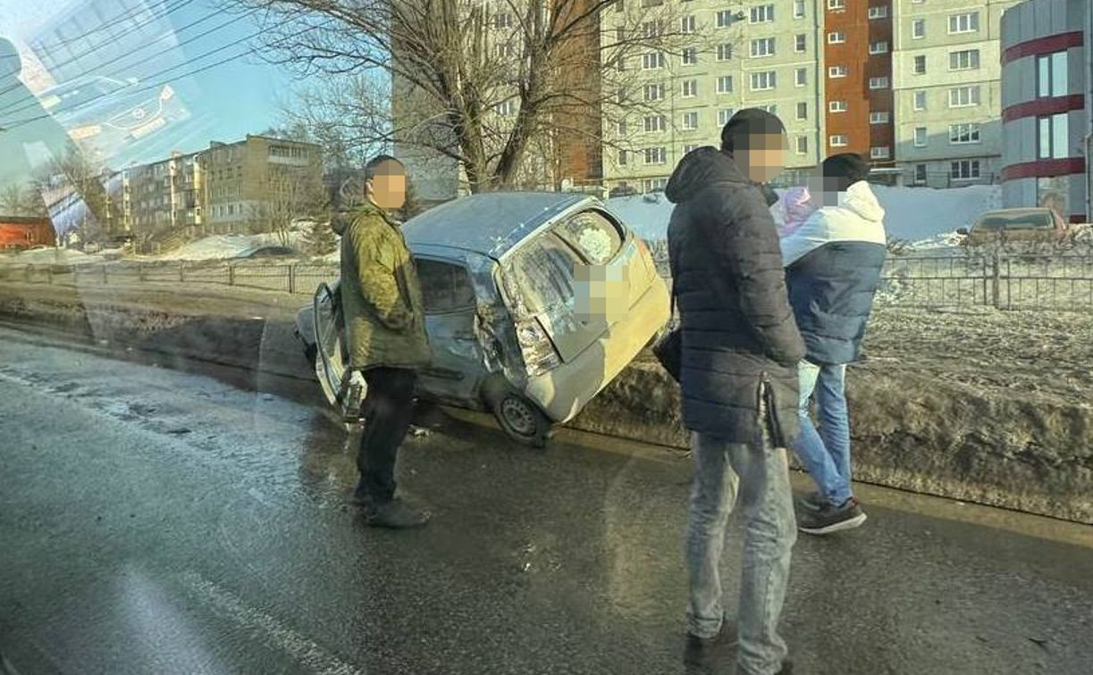 На ул. Рязанской в Туле Renault Sandero «подбил» Chevrolet Aveo