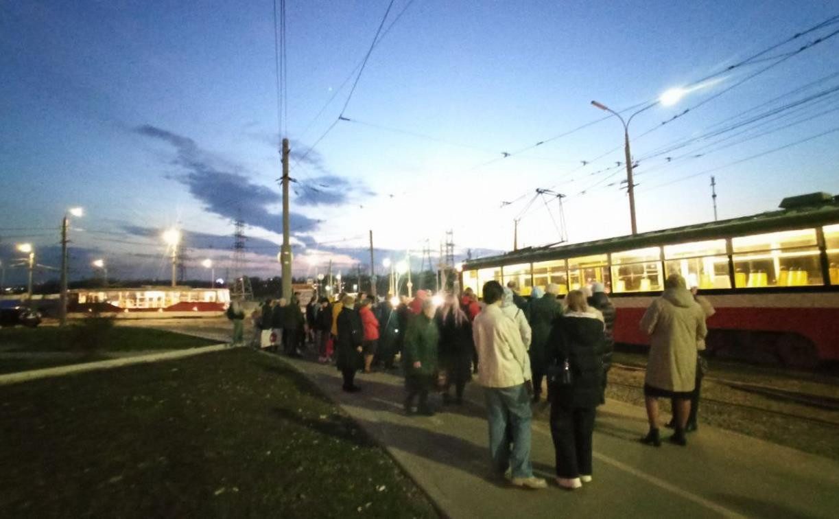 «Это издевательство!»: туляки пожаловались на вечерний трамвайный коллапс в Криволучье