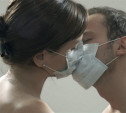 Из-за угрозы распространения вируса Зика Роспотребнадзор рекомендует отказаться от поцелуев