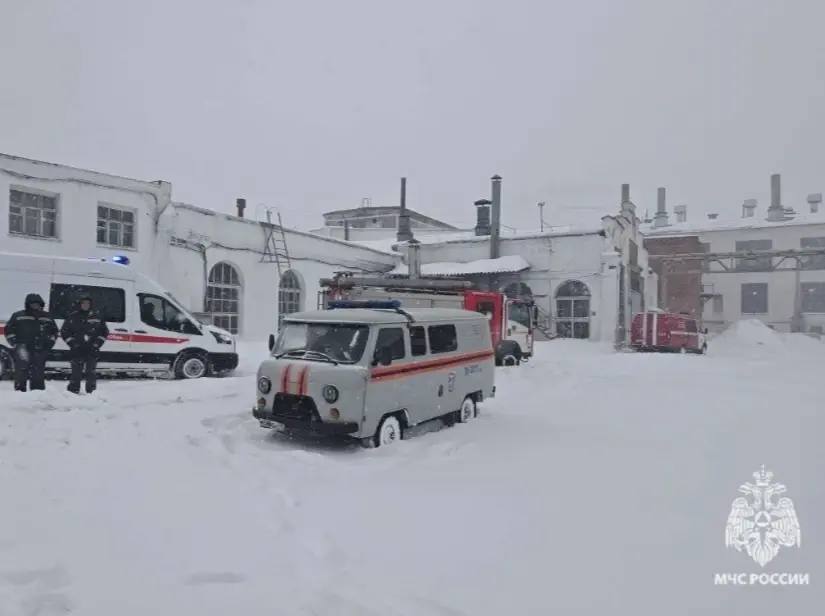 В цеху Тулажелдормаша под тяжестью снега обрушилась кровля и начался пожар 