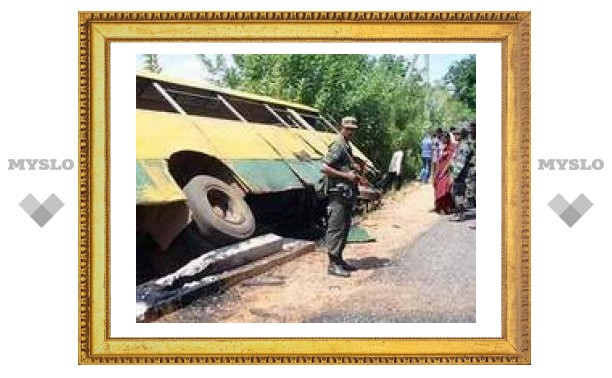 Террористы взорвали школьный автобус на юго-западе Шри-Ланки